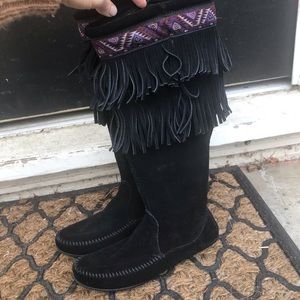 Minnetonka Black Moccasin Fringe Boots Size 7